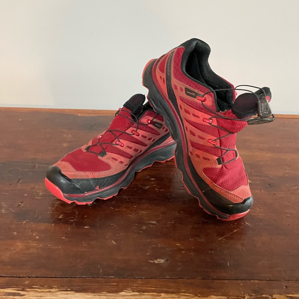 Salomon Synapse - Women’s 7.5 Trail Running Shoes